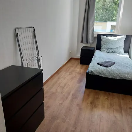 Lägenhet Monteurwohnung Mit 5 Einzelbetten In *